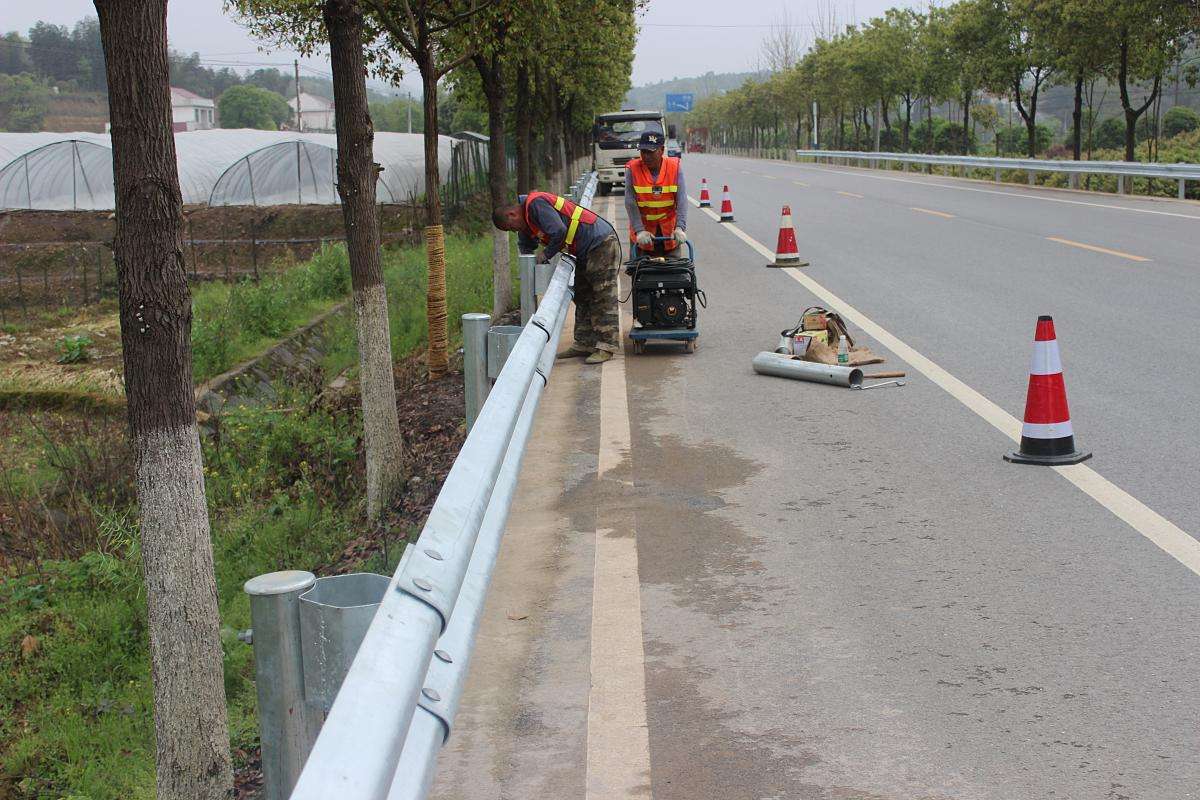 公路波形护栏平时应该怎么守护呢？